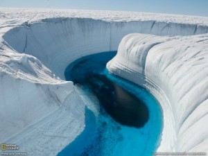 greenland_ice_canyon_wallpaper-t2